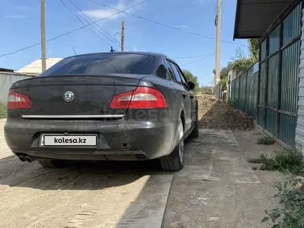 Skoda Superb 2010 года за 3 400 000 тг. в Жезказган – фото 4