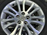 Тойота Сиенна XLE оригинальный комлект 235 60 R17 за 310 000 тг. в Атырау
