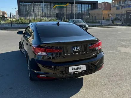 Hyundai Elantra 2019 года за 7 000 000 тг. в Актау – фото 3