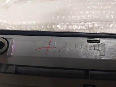 Молдинг накладка заднего двери R правый новый в оригинале за 200 000 тг. в Шымкент – фото 3