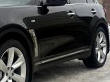 Молдинги дверей Инфинити FX35, FX37, FX50, QX70 за 15 000 тг. в Алматы