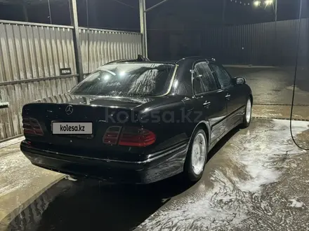 Mercedes-Benz E 320 1999 года за 3 800 000 тг. в Шымкент – фото 3