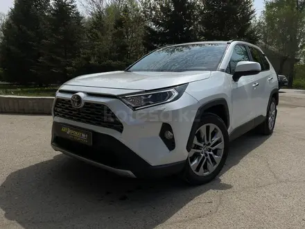 Toyota RAV-4 БЕЗ ВОДИТЕЛЯ. в Усть-Каменогорск