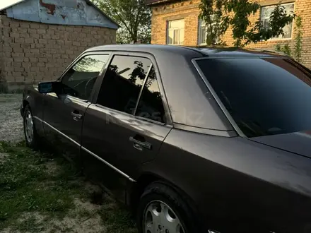 Mercedes-Benz E 230 1992 года за 1 800 000 тг. в Шымкент – фото 6