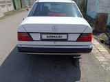 Mercedes-Benz E 260 1990 годаүшін2 200 000 тг. в Сарань – фото 3