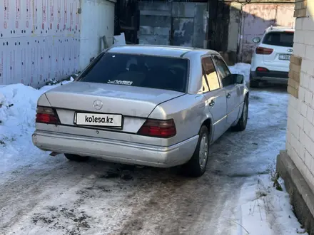 Mercedes-Benz E 200 1990 года за 1 500 000 тг. в Астана – фото 4