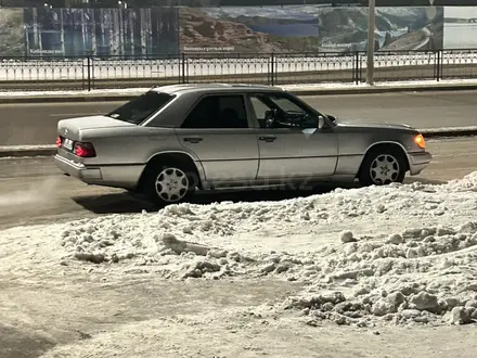 Mercedes-Benz E 200 1990 года за 1 500 000 тг. в Астана – фото 6