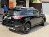 Toyota RAV4 2018 года за 12 850 000 тг. в Алматы – фото 2