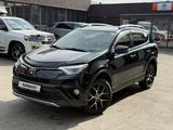 Toyota RAV4 2018 года за 12 850 000 тг. в Алматы