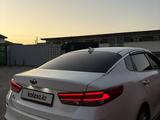 Kia K5 2018 года за 8 500 000 тг. в Алматы – фото 4