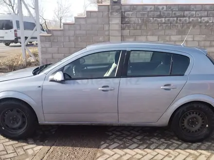 Opel Astra 2004 года за 2 121 212 тг. в Алматы – фото 5