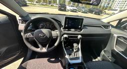 Toyota RAV4 2021 года за 16 200 000 тг. в Астана – фото 2