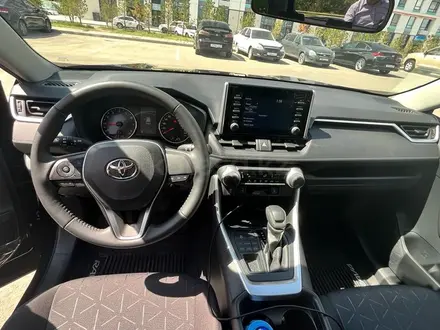 Toyota RAV4 2021 года за 15 500 000 тг. в Астана – фото 2