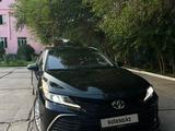 Toyota Camry 2021 года за 13 000 000 тг. в Алматы – фото 4