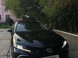 Toyota Camry 2021 года за 13 000 000 тг. в Алматы – фото 2