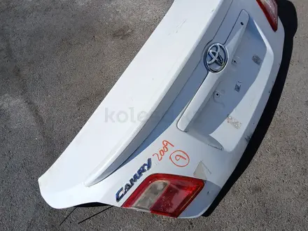 Крышка багажника Toyota Camry 40 45 за 75 000 тг. в Алматы – фото 2