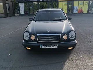 Mercedes-Benz E 240