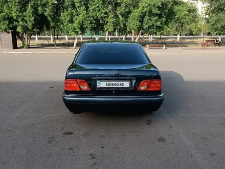 Mercedes-Benz E 240 1999 года за 3 200 000 тг. в Караганда – фото 10