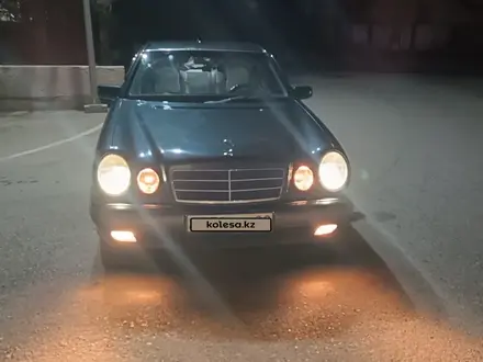 Mercedes-Benz E 240 1999 года за 3 200 000 тг. в Караганда – фото 11