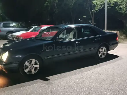 Mercedes-Benz E 240 1999 года за 3 200 000 тг. в Караганда – фото 12