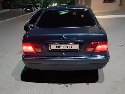Mercedes-Benz E 240 1999 года за 3 200 000 тг. в Караганда – фото 14