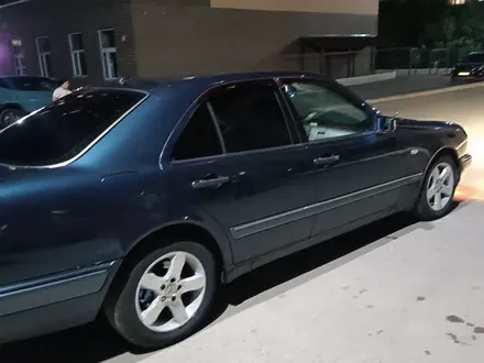 Mercedes-Benz E 240 1999 года за 3 200 000 тг. в Караганда – фото 15