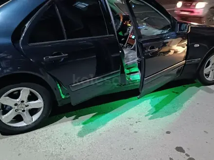 Mercedes-Benz E 240 1999 года за 3 200 000 тг. в Караганда – фото 17