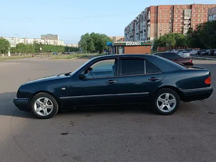 Mercedes-Benz E 240 1999 года за 3 200 000 тг. в Караганда – фото 2