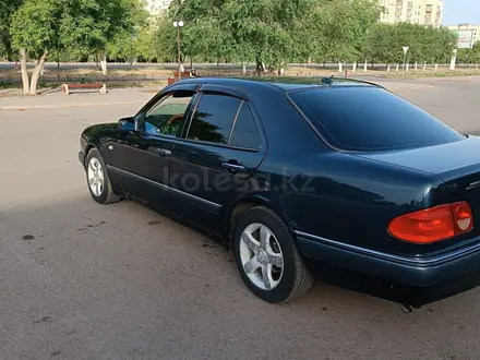 Mercedes-Benz E 240 1999 года за 3 200 000 тг. в Караганда – фото 4