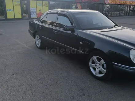 Mercedes-Benz E 240 1999 года за 3 200 000 тг. в Караганда – фото 5