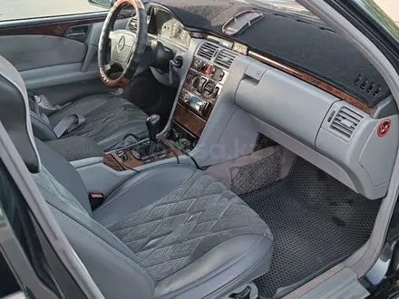 Mercedes-Benz E 240 1999 года за 3 200 000 тг. в Караганда – фото 6