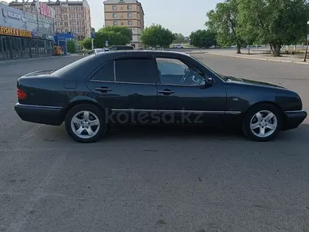 Mercedes-Benz E 240 1999 года за 3 200 000 тг. в Караганда – фото 8