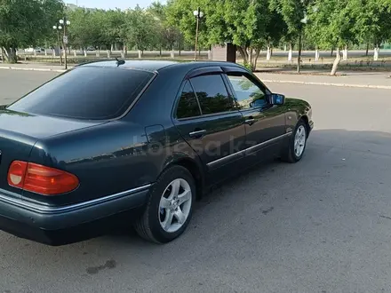 Mercedes-Benz E 240 1999 года за 3 200 000 тг. в Караганда – фото 9
