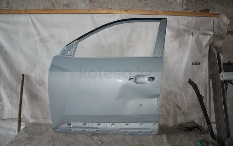Дверь передняя левая задняя левая Hyundai Mufasa за 1 000 тг. в Караганда