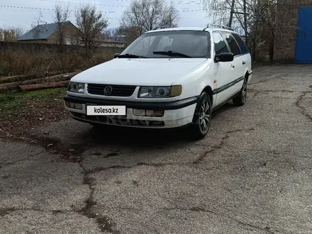 Volkswagen Passat 1995 года за 2 100 000 тг. в Есик – фото 3