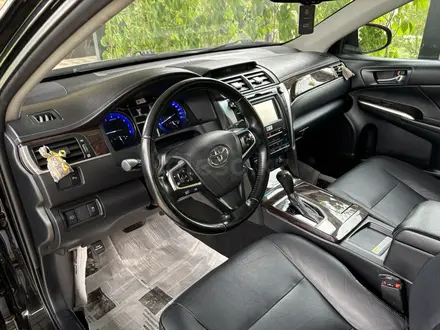Toyota Camry 2017 года за 13 100 000 тг. в Алматы – фото 28