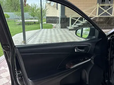 Toyota Camry 2017 года за 13 100 000 тг. в Алматы – фото 31