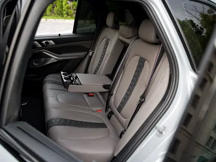 BMW X5 M 2024 года за 88 000 000 тг. в Алматы – фото 14