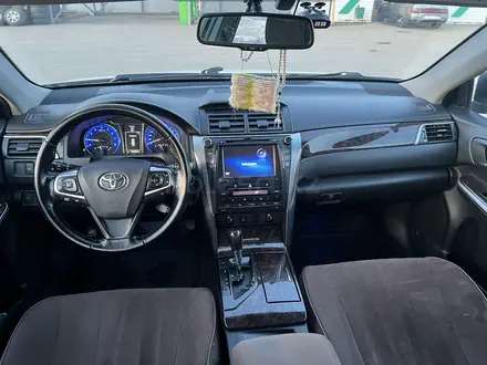 Toyota Camry 2016 года за 12 300 000 тг. в Актобе – фото 10
