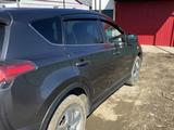 Toyota RAV4 2018 года за 8 000 000 тг. в Уральск – фото 3