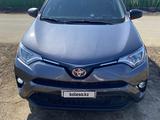 Toyota RAV4 2018 года за 8 000 000 тг. в Уральск