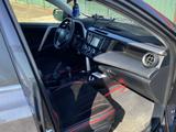 Toyota RAV4 2018 года за 8 000 000 тг. в Уральск – фото 2