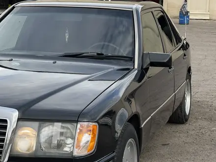 Mercedes-Benz E 220 1993 года за 2 000 000 тг. в Караганда – фото 11