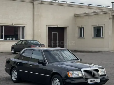 Mercedes-Benz E 220 1993 года за 2 000 000 тг. в Караганда – фото 4