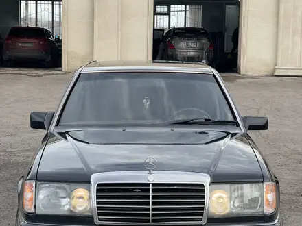 Mercedes-Benz E 220 1993 года за 2 000 000 тг. в Караганда – фото 2