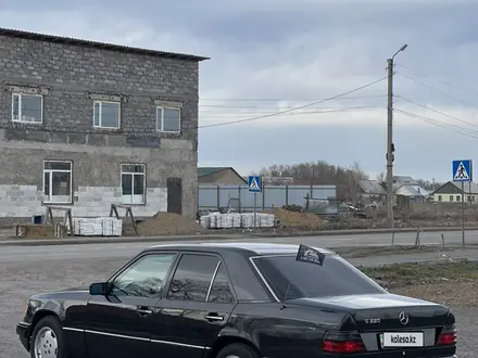 Mercedes-Benz E 220 1993 года за 2 000 000 тг. в Караганда – фото 6