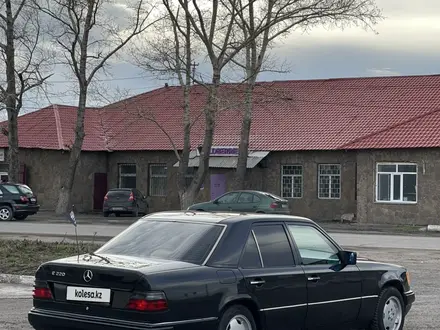 Mercedes-Benz E 220 1993 года за 2 000 000 тг. в Караганда – фото 7