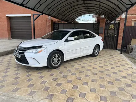 Toyota Camry 2017 года за 9 600 000 тг. в Атырау – фото 5