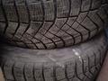 Зимние шины pirelli с дисками и колпаками за 110 000 тг. в Алматы