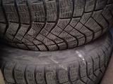 Зимние шины pirelli с дисками и колпакамиүшін110 000 тг. в Алматы